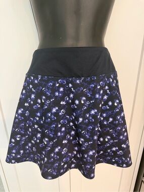 NAVY PRINT SZ M skort 
ATHLETIC WEAR 
GOLFING, pickle ball, walking, 
exc. cond,